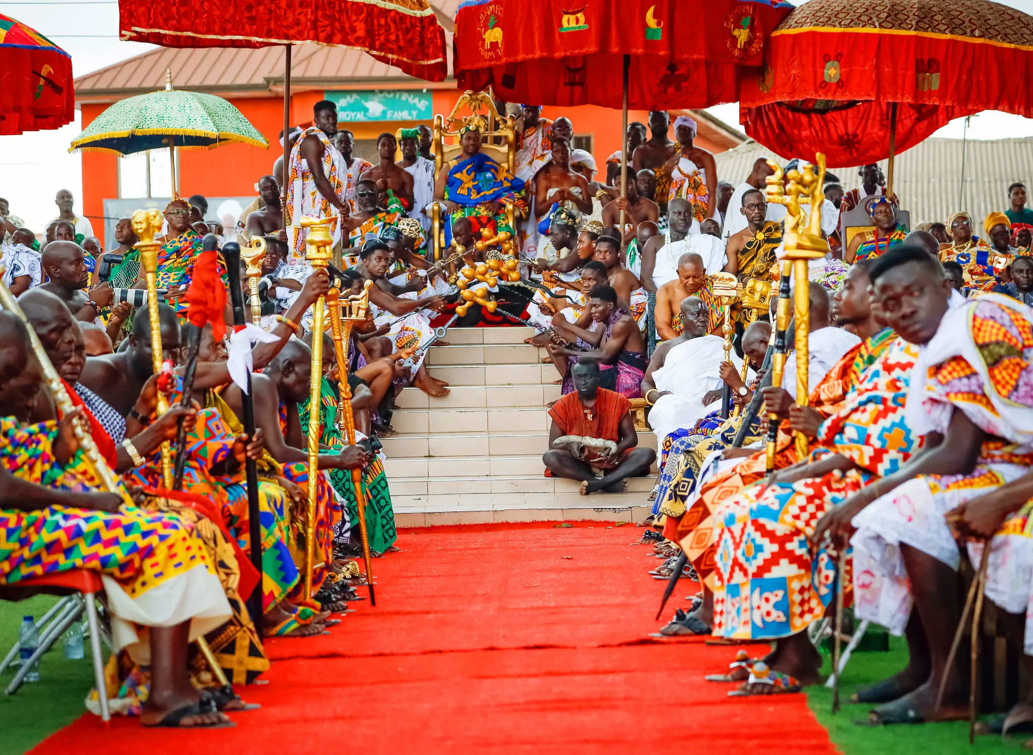 A view of the Paramount Chief, Oseadeeyo Kwasi Akuffo III, the Okuapehene seated in state at the grand durbar